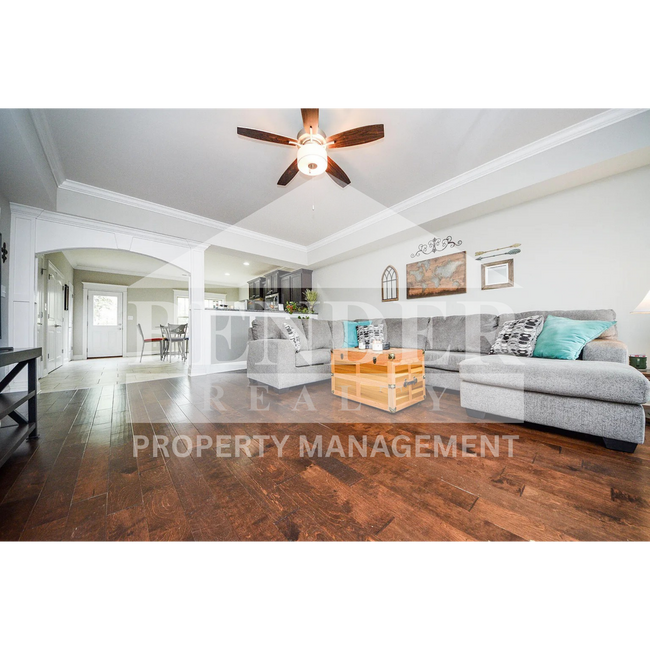 Building Photo - 246 NE Bellingham Dr