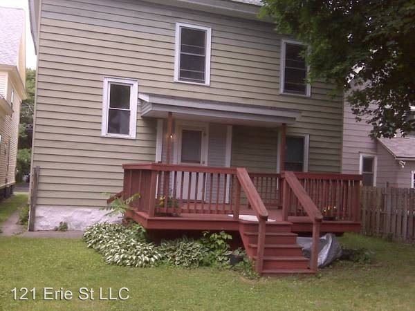 Building Photo - 121 Erie St
