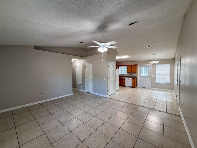 Building Photo - 3 bedroom 2 bath home in Pace!