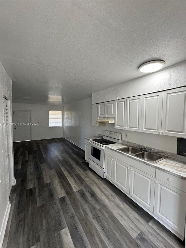 Foto principal - 3221 NW 48th St