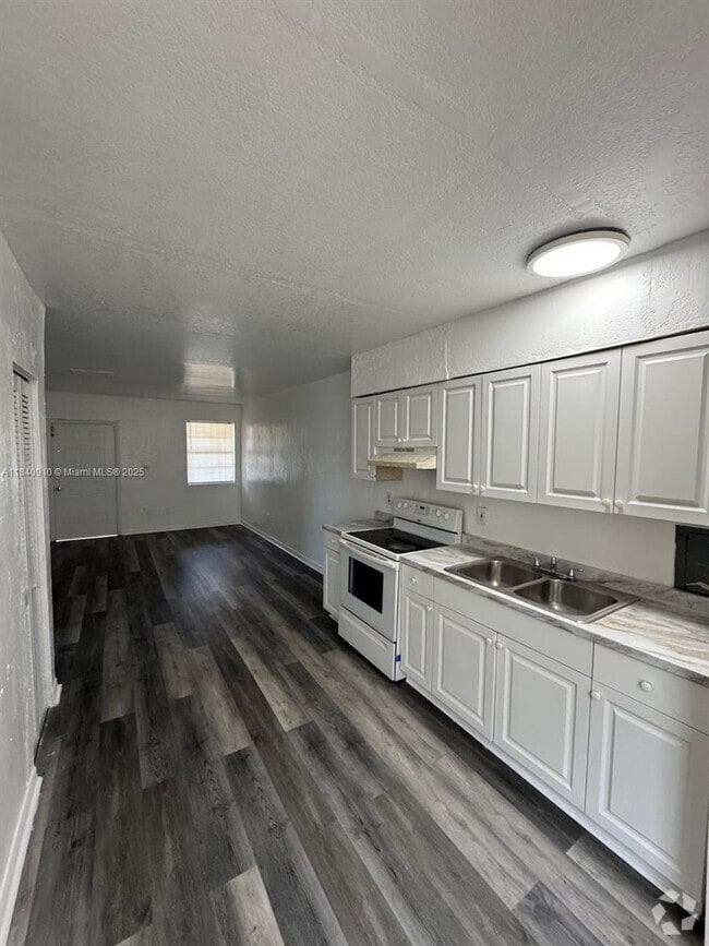 Building Photo - 3221 NW 48th St
