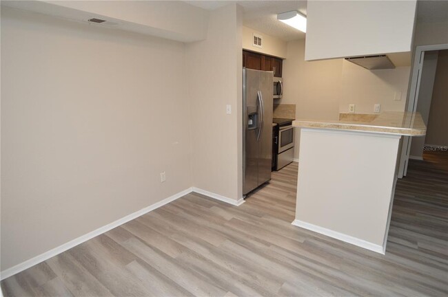 Building Photo - 8718 Mallard Reserve Dr