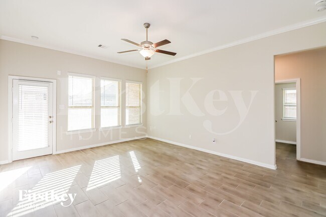 Foto del edificio - 1648 Breezewood Dr