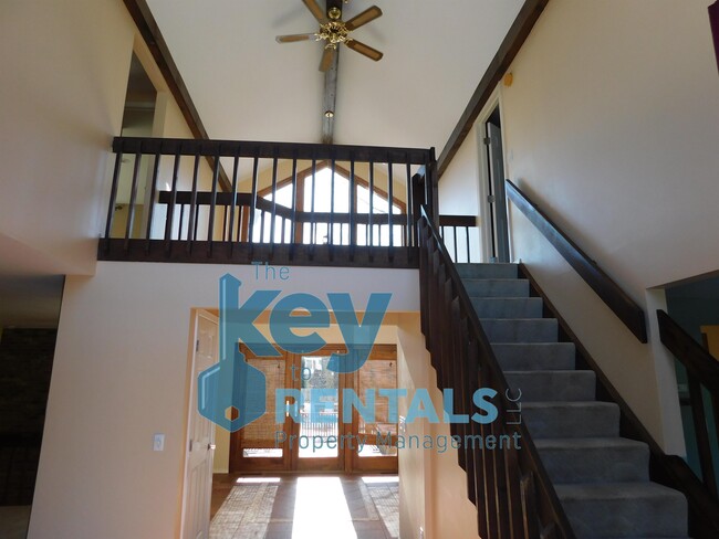 Building Photo - 5 Country Downs Cir
