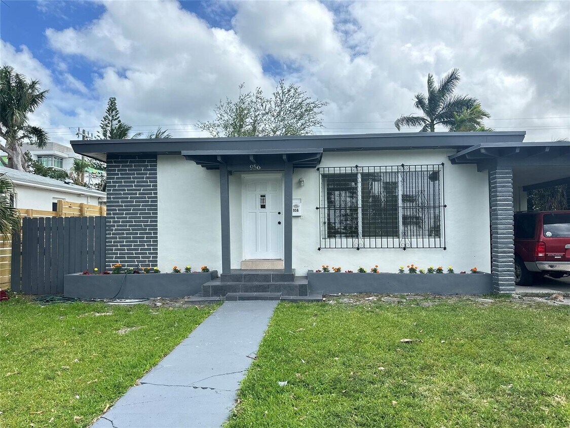 Foto principal - 956A Northeast 80th Street, Miami, FL 3313...