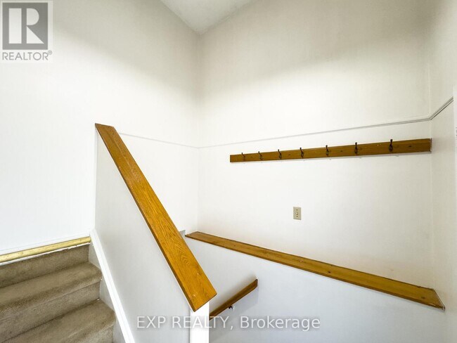 Photo du bâtiment - 222 Castlefrank Rd