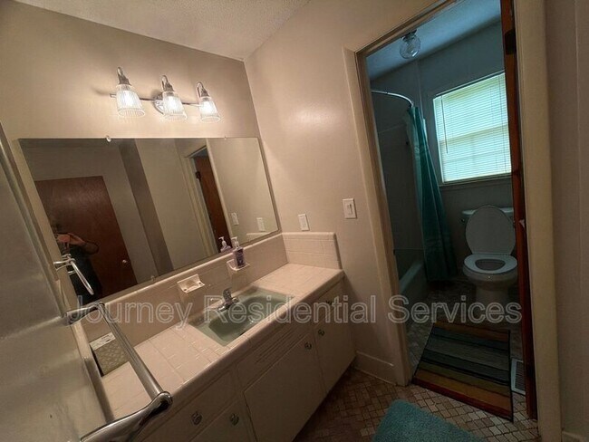 Foto del edificio - 430 Hallmark Rd