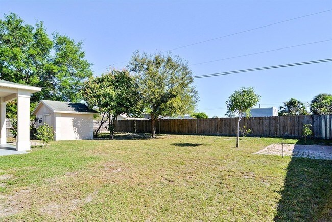 Building Photo - 2107 SW Idaho Ln