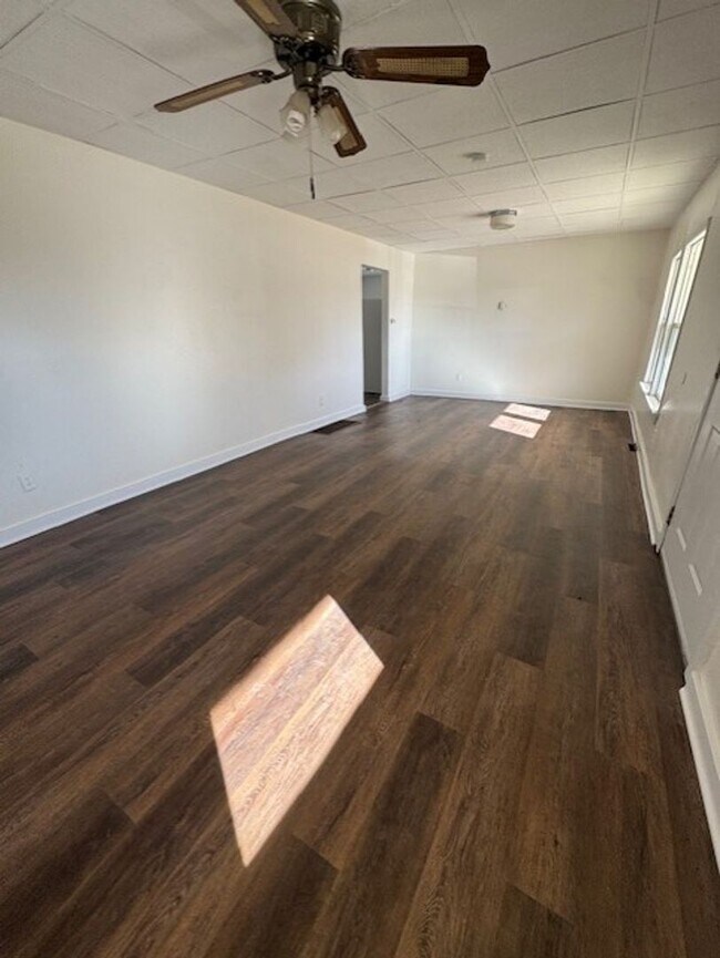 Foto del edificio - 817-819 Robinson Ave