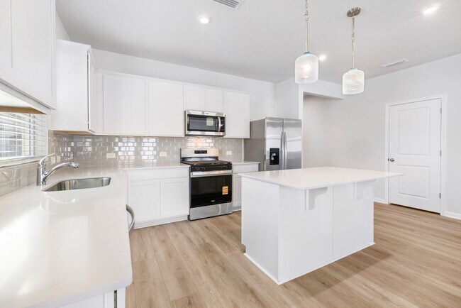Foto del edificio - Brand New Home! Available Now!
