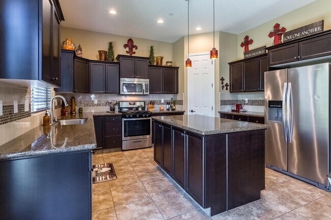 Building Photo - Beautifully Updated Clovis North 3/3