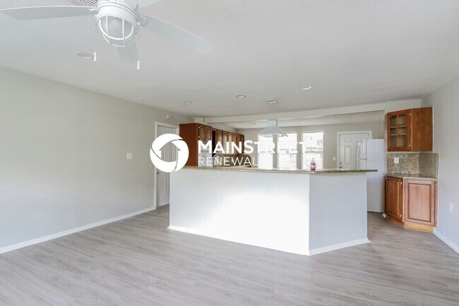 Building Photo - 3 Bedroom Pet-Friendly Home in Sarasota, FL with Main Street Renewal