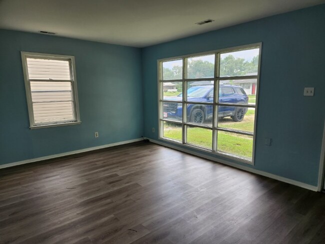 Foto del edificio - 16 Delores Dr