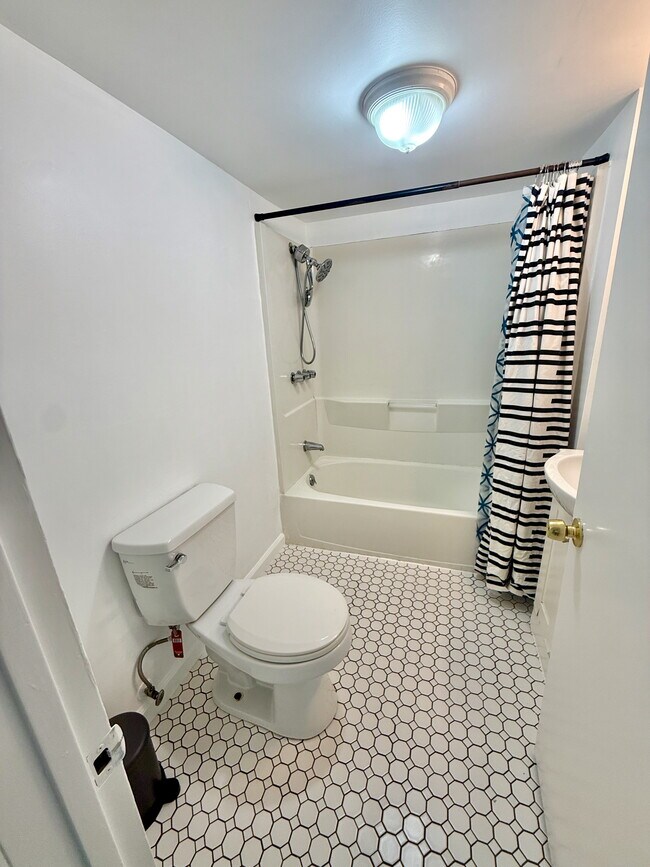 Baño - 504 Pacific Ave