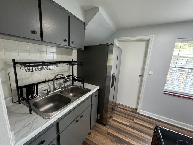 Building Photo - 1284 Ingleside Ave