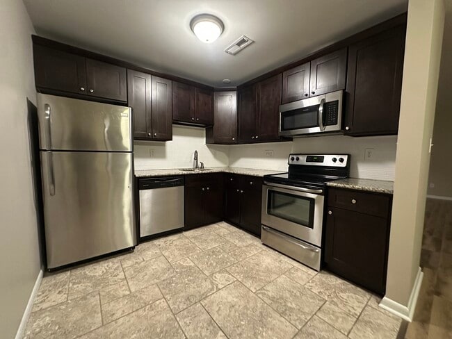 Building Photo - 42 Maple St