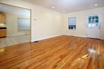 Building Photo - 27 Sullivan Ave