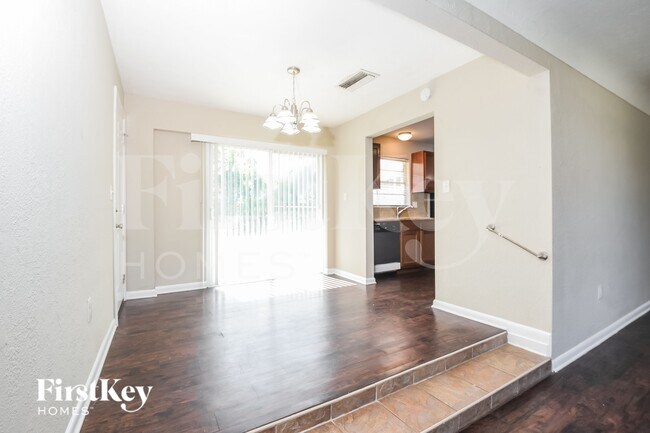 Building Photo - 425 Belair Ave