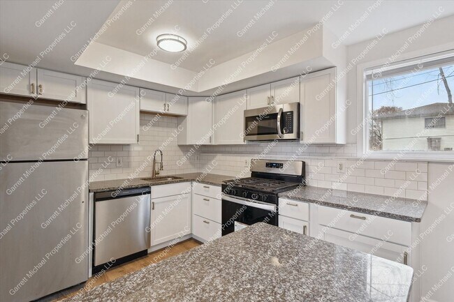 Foto del edificio - Fully Remodeled 4-Bedroom Home in Desirable Neighborhood in Pontiac for Rent!