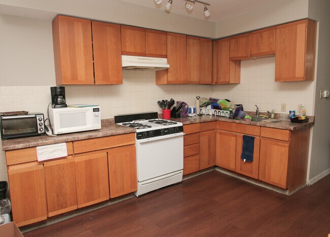 Foto del edificio - 4129 Woodland Ave