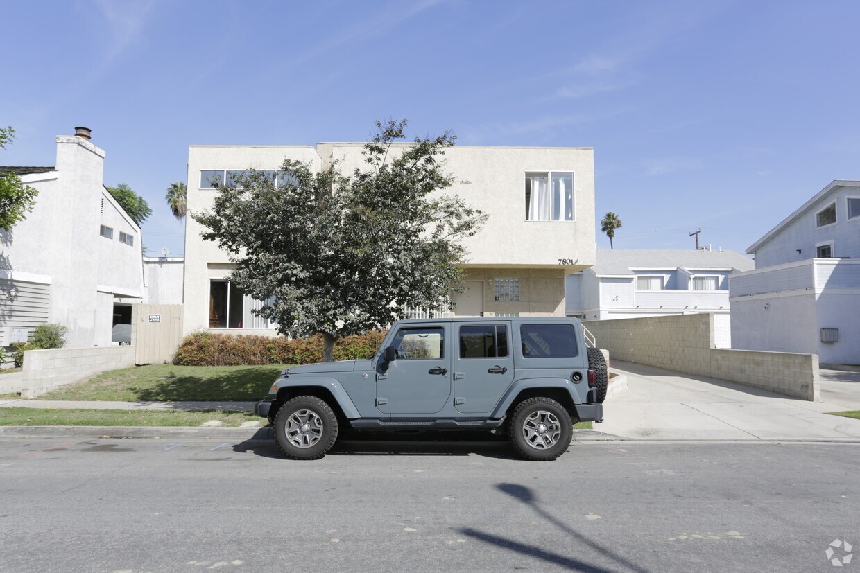 Building Photo - 7801 Alhambra Dr