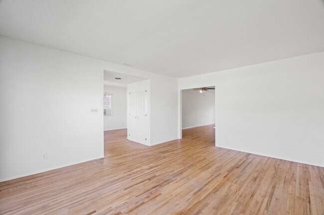 Foto del edificio - 13218 Lake St