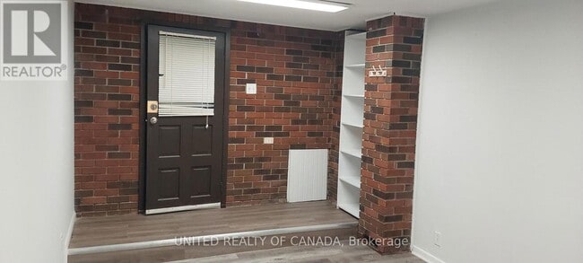 Building Photo - 126 Weldrick Rd W