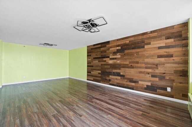 Foto del edificio - 200 Winston Dr