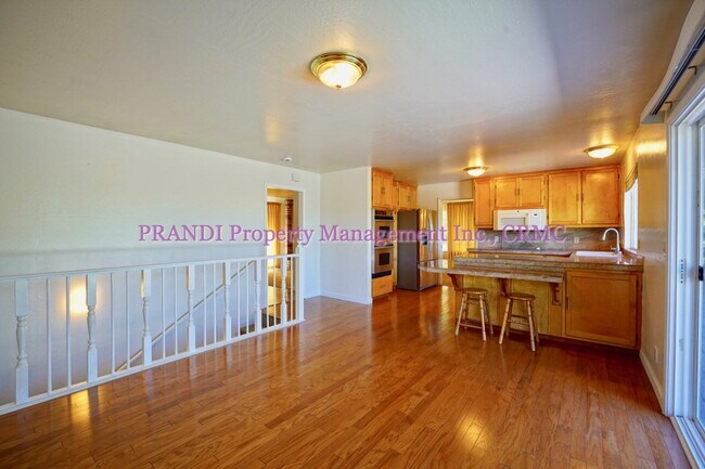 Foto del edificio - Private and Spacious Novato Home with 3 Ca...