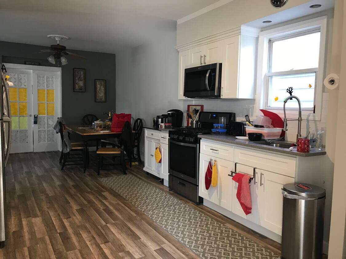 Primary Photo - 651 8th St