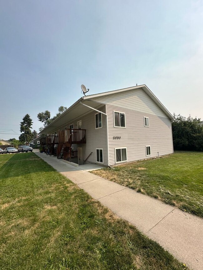 Building Photo - 2050 S 14th St W