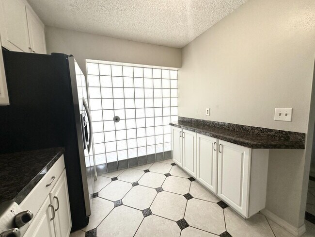 Foto del edificio - "Charming 2-Bed, 2-Bath Oasis in Vibrant T...