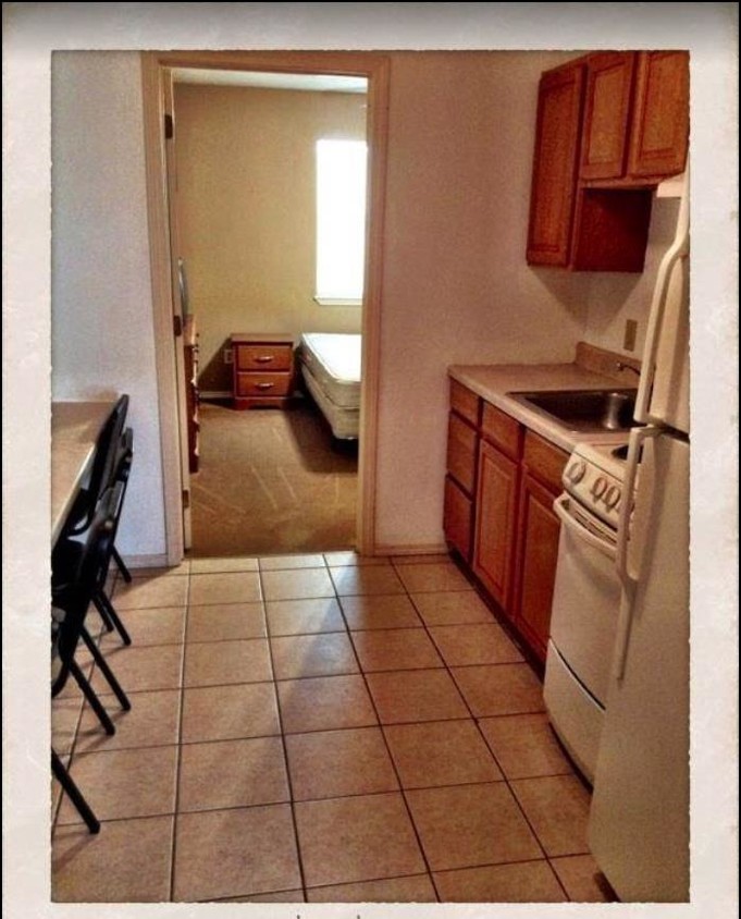 Building Photo - Diamond Country Lodging