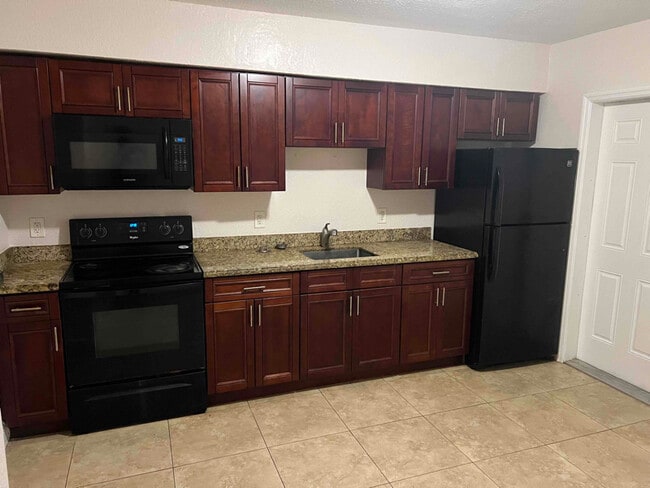 Foto del edificio - 765 NE 126th St