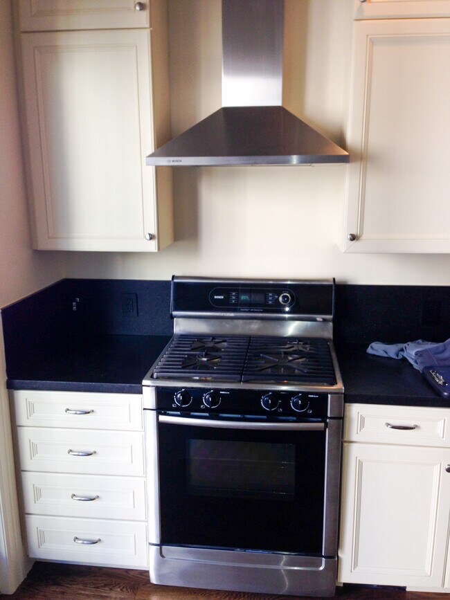 Foto del edificio - 1866 Golden Gate Ave