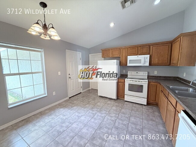 Building Photo - 3712 Wildvolet Ave