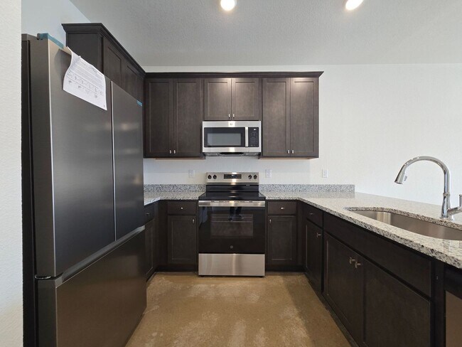 Foto del edificio - 908 Cherry Laurel Ln