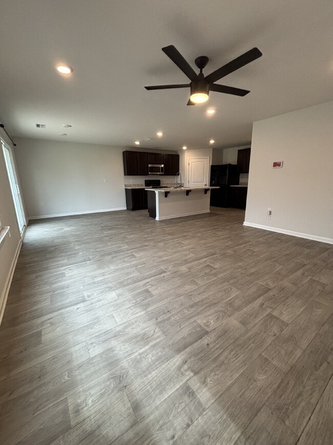 Building Photo - 500 Eagle Lake Wy