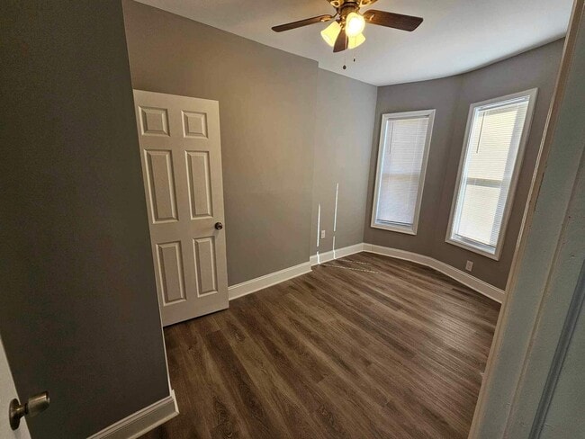 Building Photo - 3 Bedroom Townhouse