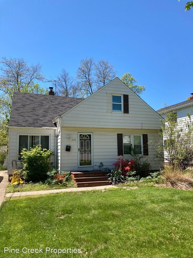 Foto principal - 3 br, 2 bath House - 1096 Gordon