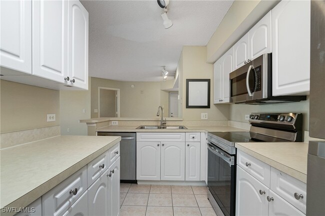 Building Photo - 8950 Colonnades Ct E