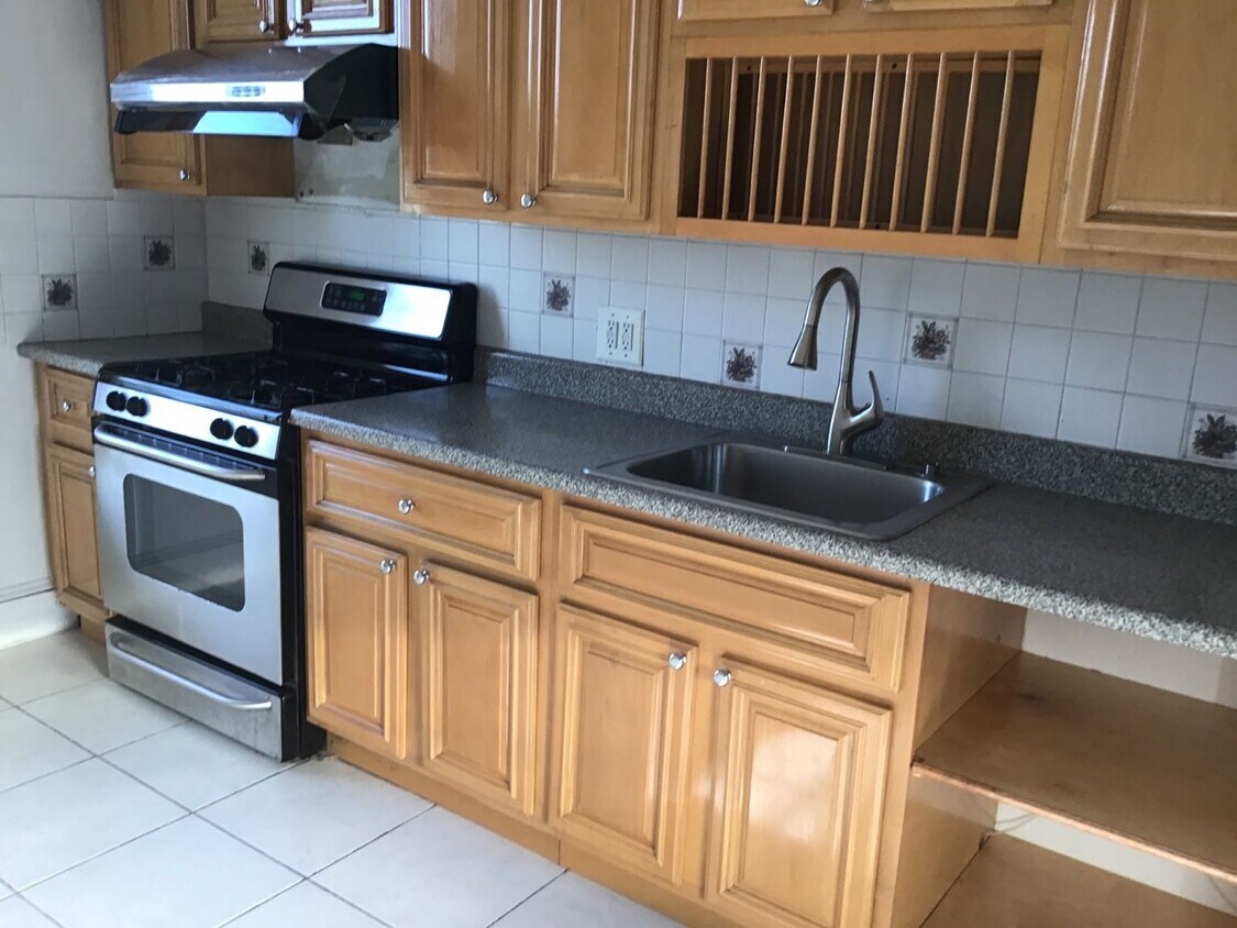 Primary Photo - 7030 65th St