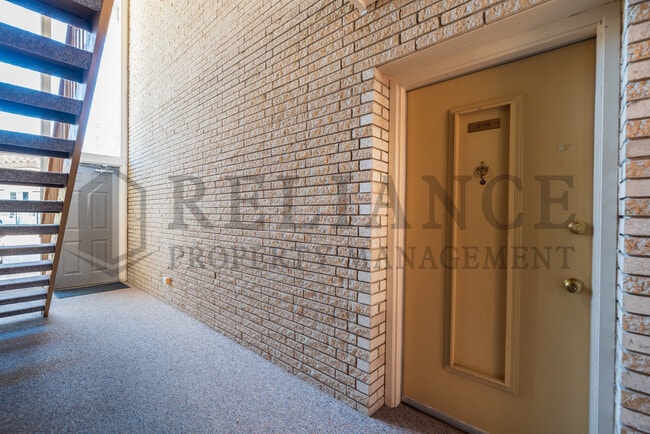 Building Photo - 1201 W River Blvd