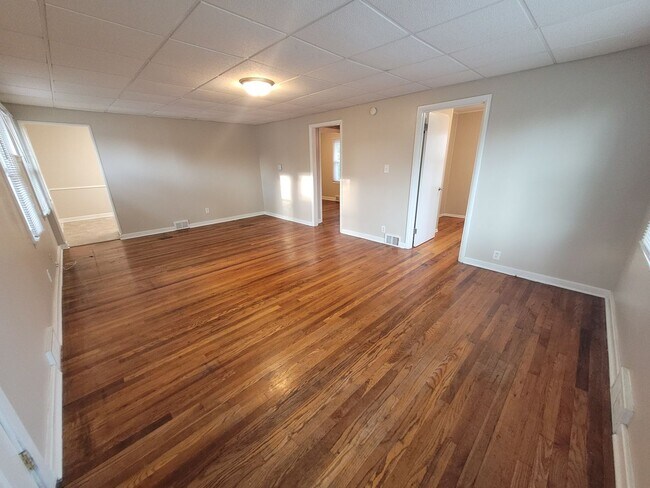 Building Photo - 1112 Geil Ave