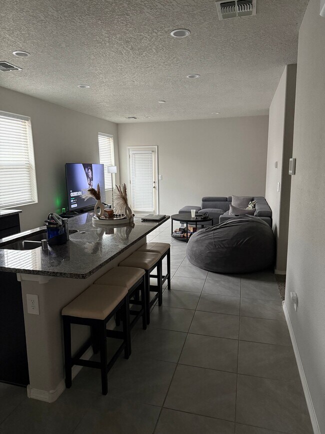 Foto del edificio - 1987 Tesoro Loop NW