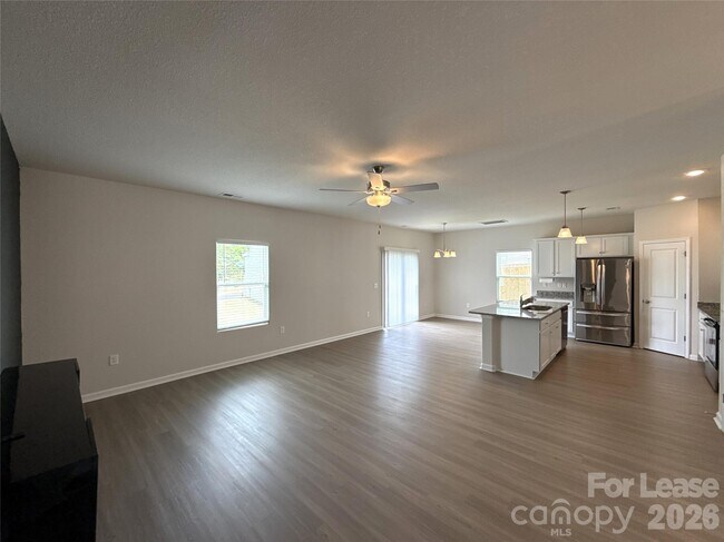 Building Photo - 6225 Lowe Ln