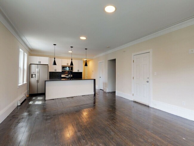 Foto del edificio - Awesome 5 bed 2 bath in Mission Hill.....