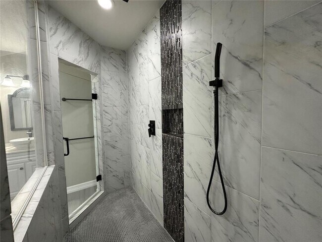 Foto del edificio - completely renovated 1930 Craftsman bungalow in the sought after Brooke Smith subdivision of Hous...