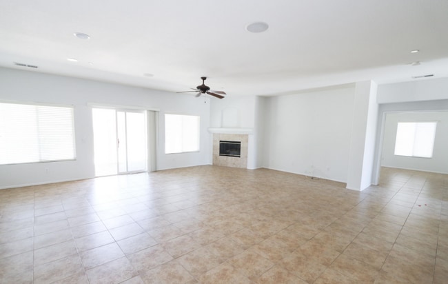 Building Photo - 3713 Vista Verde