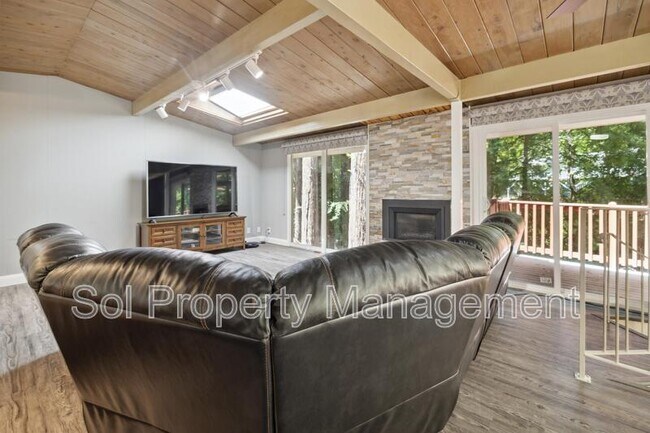 Building Photo - 15820 Forest Hill Drive